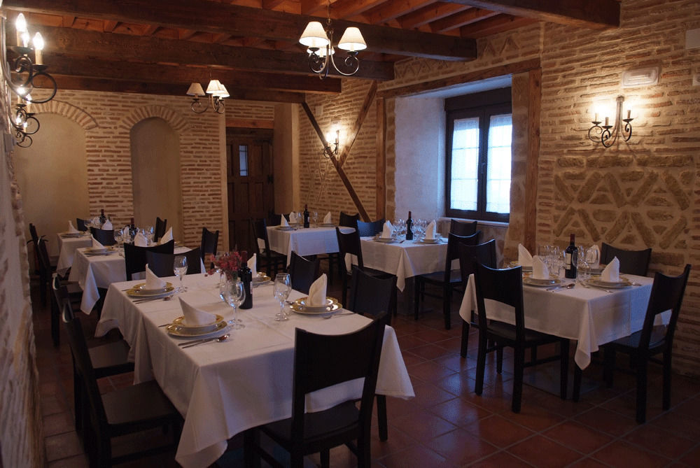 La Casona De Dona Petra Hotell Villarmentero de Campos Eksteriør bilde